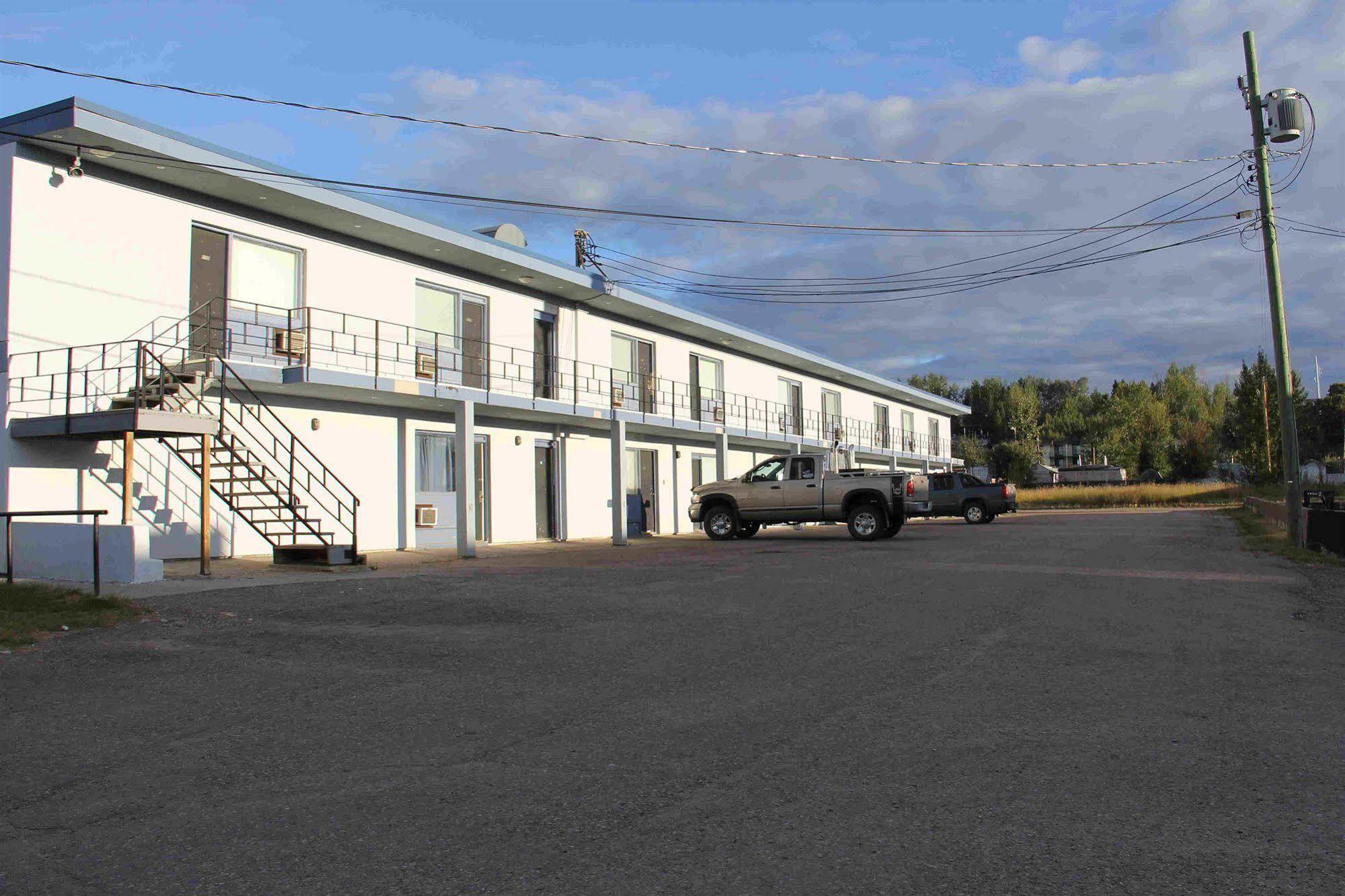 Fort Nelson Hotel Exterior foto